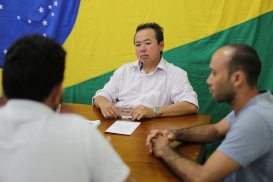 Menores infratores vão trabalhar: Prefeitura apóia reativação de fábrica de bolas, reivindicada por vereador