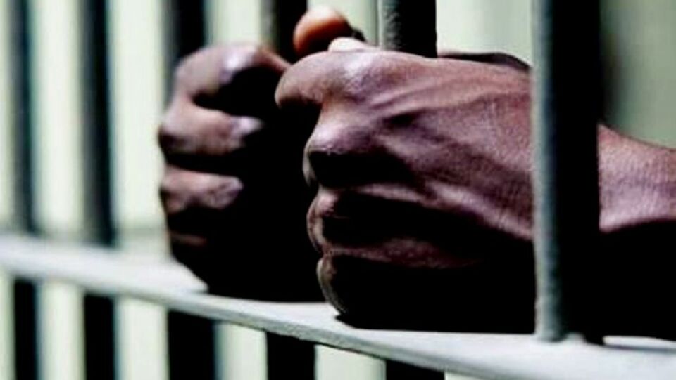 Haitiano é preso após agredir esposa a pauladas e socos em vila de apartamentos