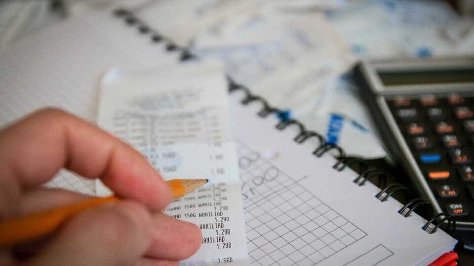 Quer fechar o mês no positivo? Disciplina é a palavra-chave; veja dicas