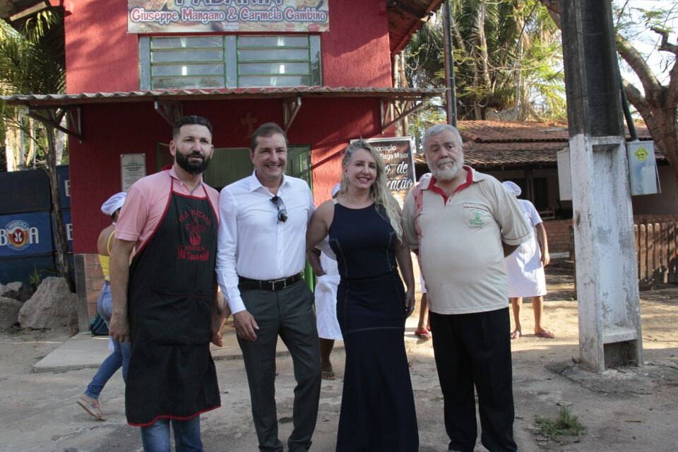 Prefeito Hildon e a primeira-dama Ieda Chaves visitam Associação São Tiago Maior