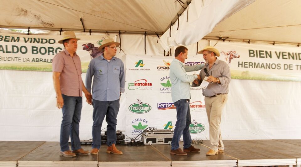 Mais de 300 produtores rurais participam do Dia de Campo