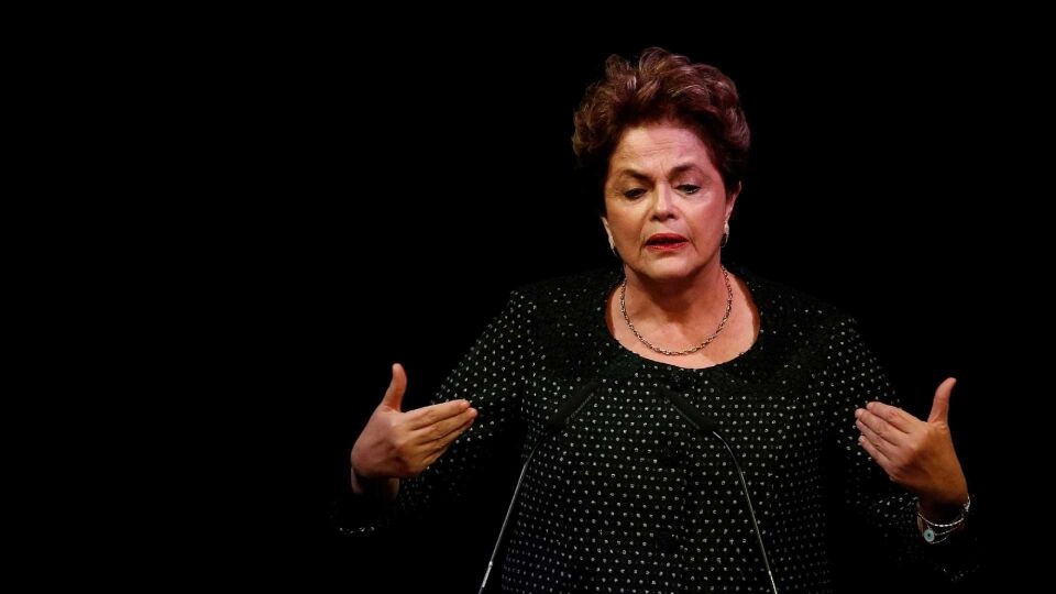 Dilma é hostilizada durante passeio de bicicleta em Minas; vídeo