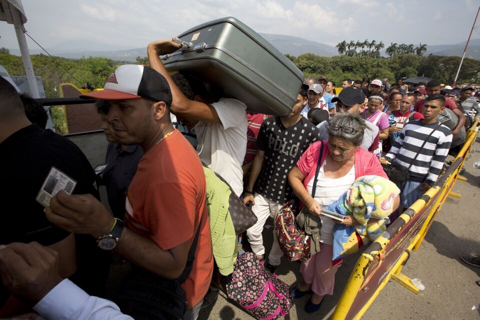 Venezuelanos ignoram passaporte e entram no Equador