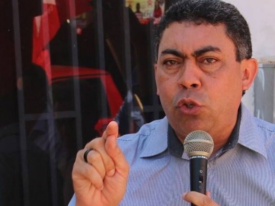 Padre Ton está inelegível por uso de estrela do PT em adesivos de Prefeitura, diz Ministério Público