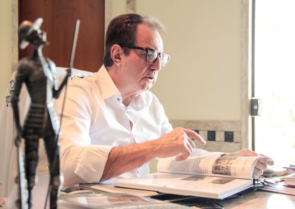 Viriato Moura desnuda o cotidiano, com microcontos