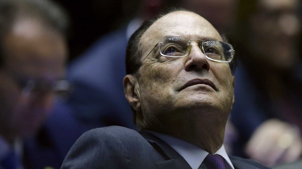 Câmara cassa mandato de Paulo Maluf