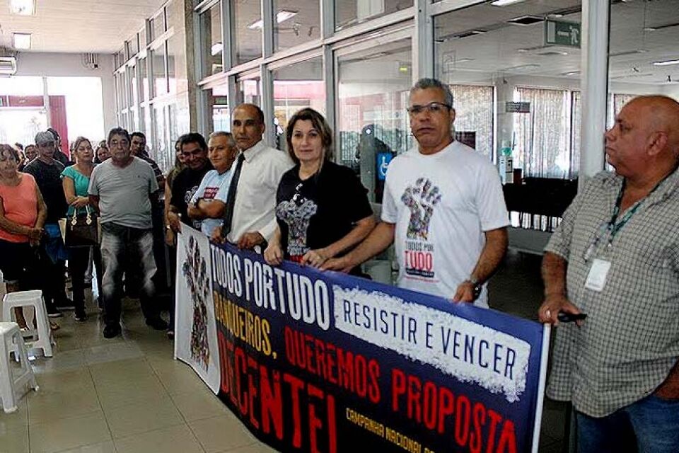 Bancários rejeitam propostas da Fenabam e paralisam atividades em agencia de Porto Velho