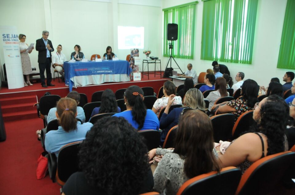 Prefeitura fecha parceria com o NET Claro Embratel para dotar escolas com tecnologias digitais