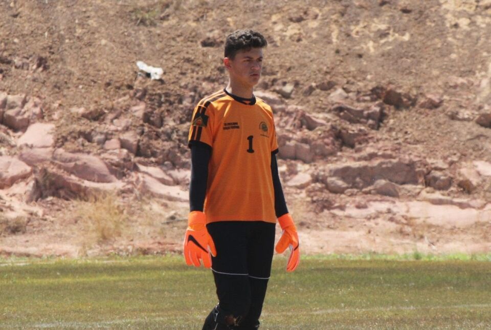 Goleiro destaca a importância do esporte contra a violência