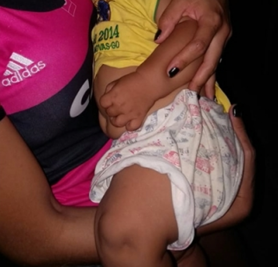 Mãe vai beber e esquece bebê de 7 meses em bar da Capital