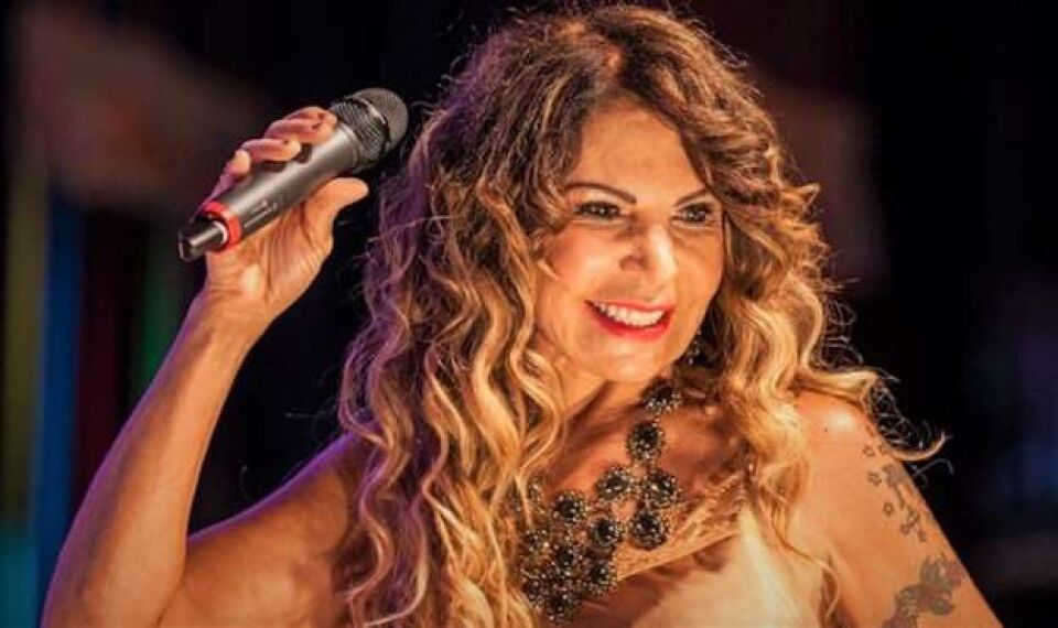 Elba Ramalho revela ter caído em golpe: &quot;Deus conserta as coisas&quot;