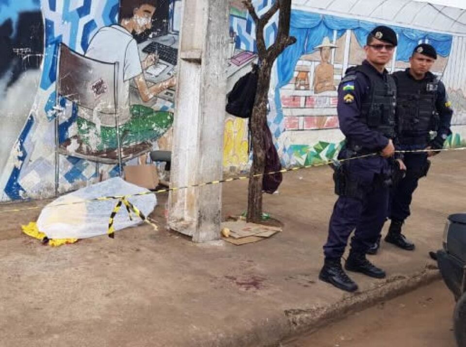 Morador de rua é morto com golpe de faca no pescoço