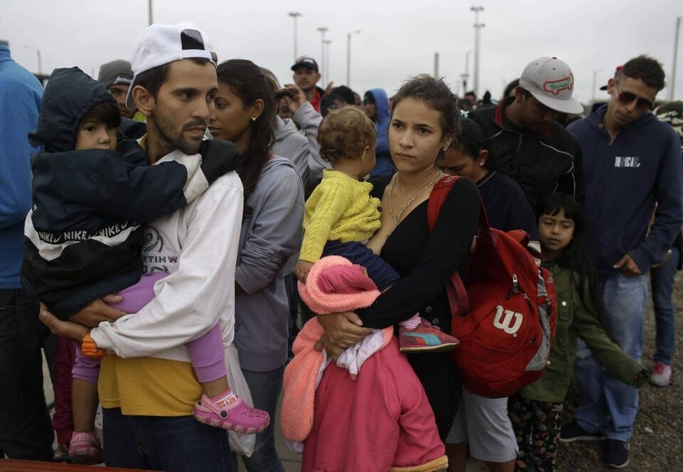 Venezuelanos apertam o passo antes da exigência do passaporte