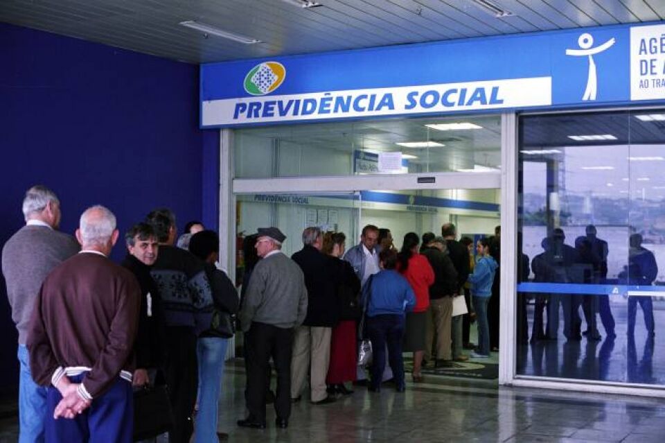 Aposentados começam a receber 1ª parcela do 13º nesta segunda-feira