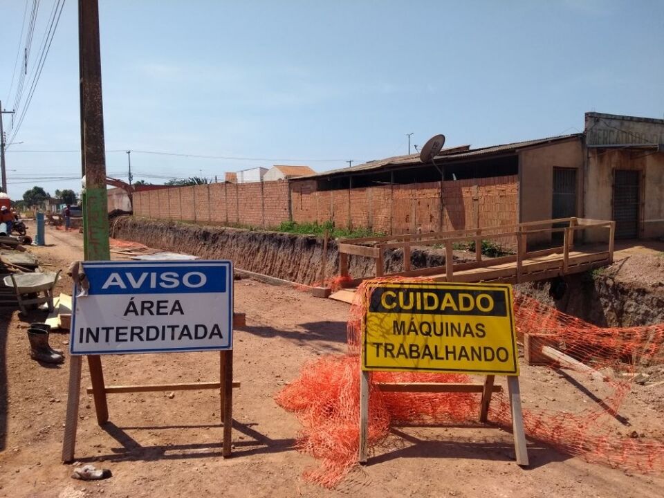 Avenida Mamoré é fechada por 30 dias para construção de galerias em Porto Velho