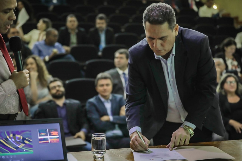 Maurão reduziu privilégios no Poder Legislativo