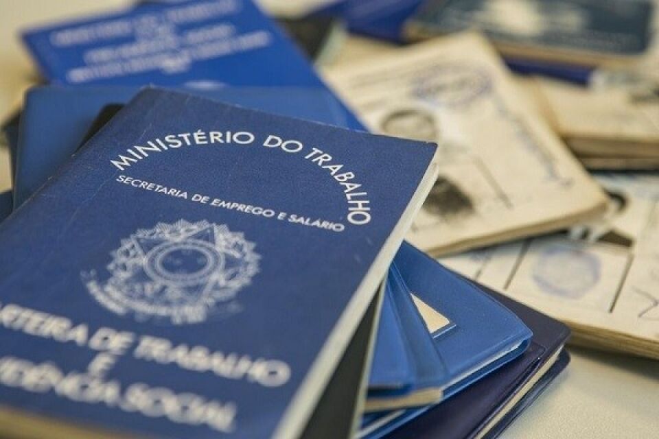 Desemprego recua para 12,3% em julho, mas ainda atinge 12,9 milhões de pessoas, diz IBGE