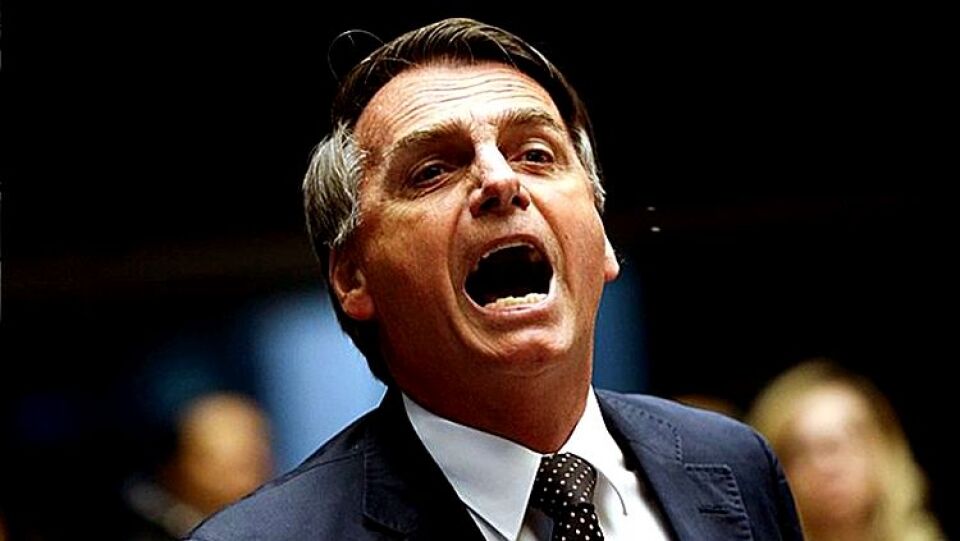 Assessoria garante que Bolsonaro vai estar em cima de trio elétrico