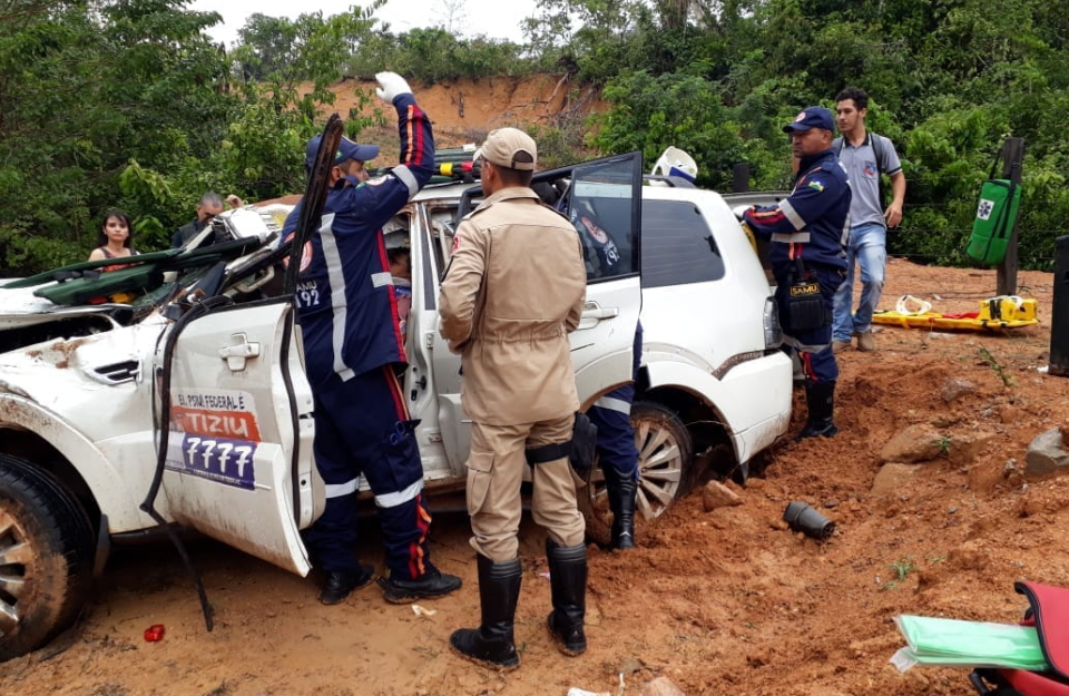 O candidato Tiziu, de Ariquemes, capotou na BR-364. Mas esta bem.