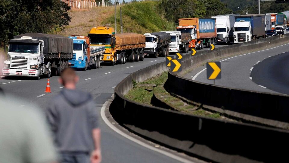Greve de caminhoneiros: governo agravou incertezas, dizem executivos