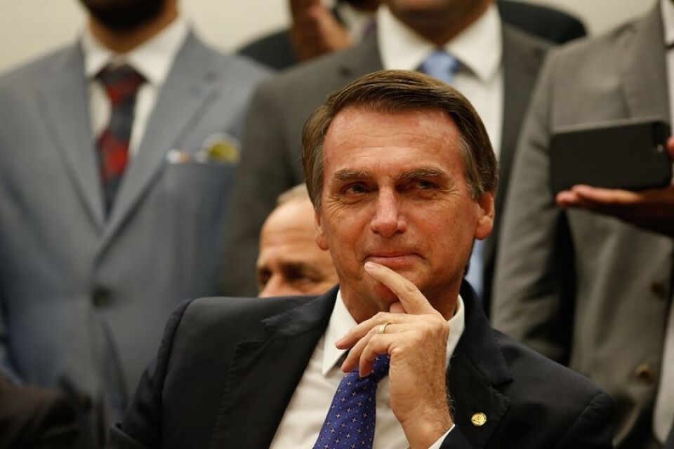 TSE afirma que propaganda sobre tratamento de Bolsonaro a mulheres não difama presidenciável