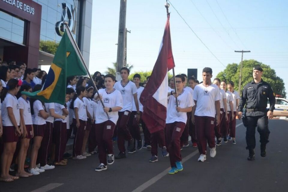 Alunos se reúnem para comemorar Independência do Brasil em Rondônia