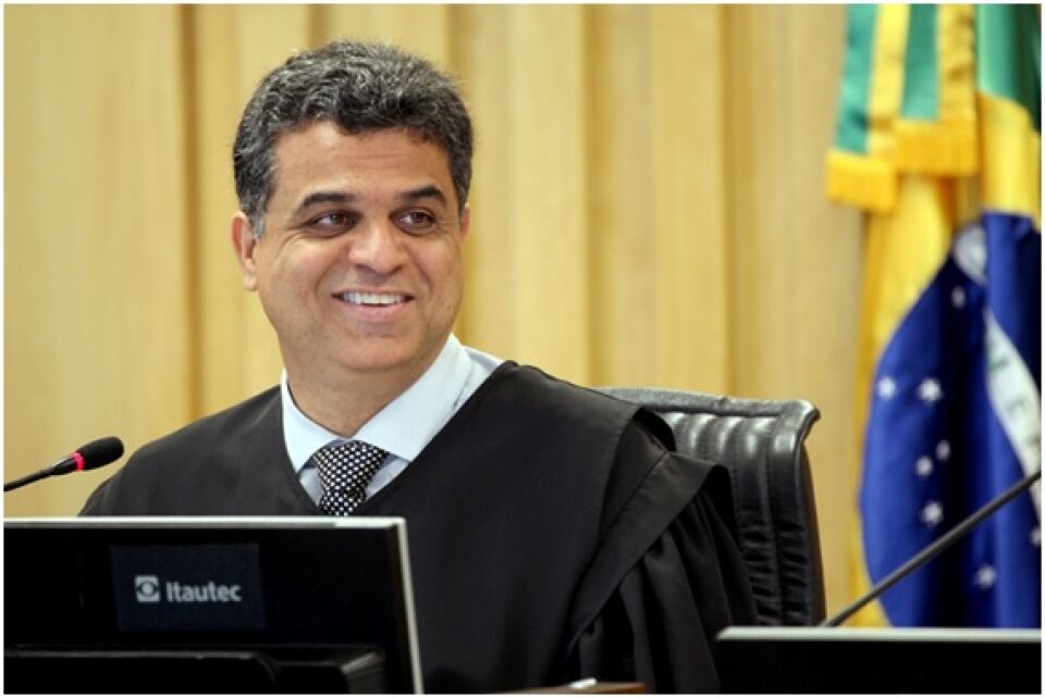 Ministro suspende pagamento em ação do Sintero