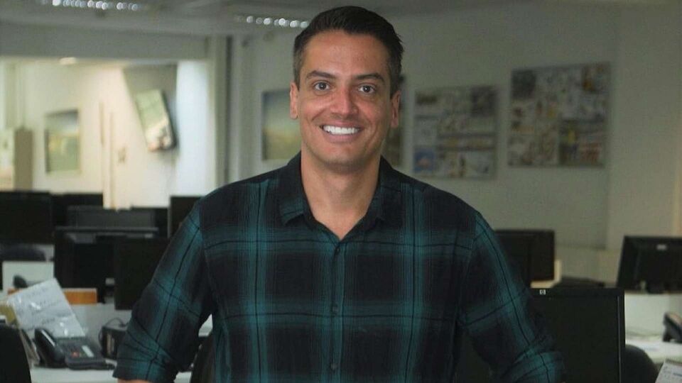 Leo Dias fará 'rehab' contra drogas e biografia de Anitta será adiada
