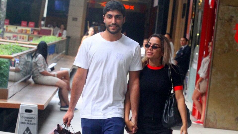 Anitta e Thiago Magalhães não estão mais juntos, diz jornal