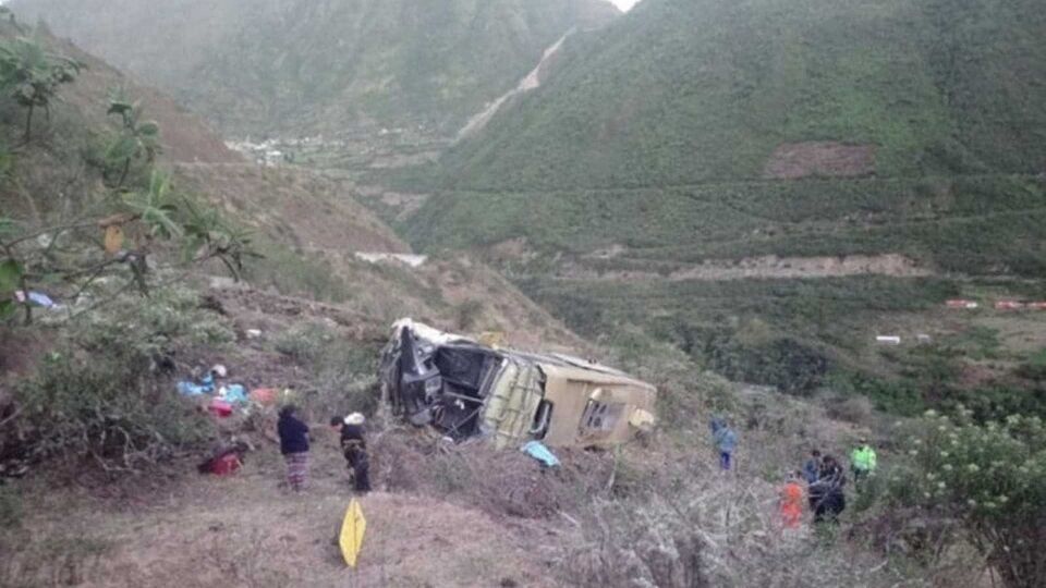 Casal brasileiro relata momentos de terror após queda de ônibus no Peru
