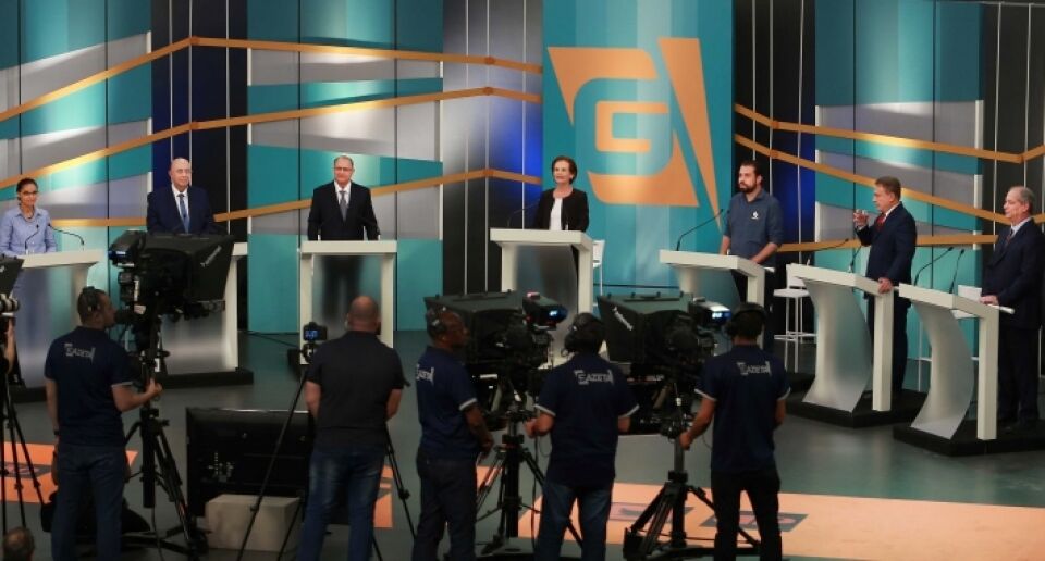 Sem Bolsonaro no debate, candidatos evitam ataques e pregam pacificação