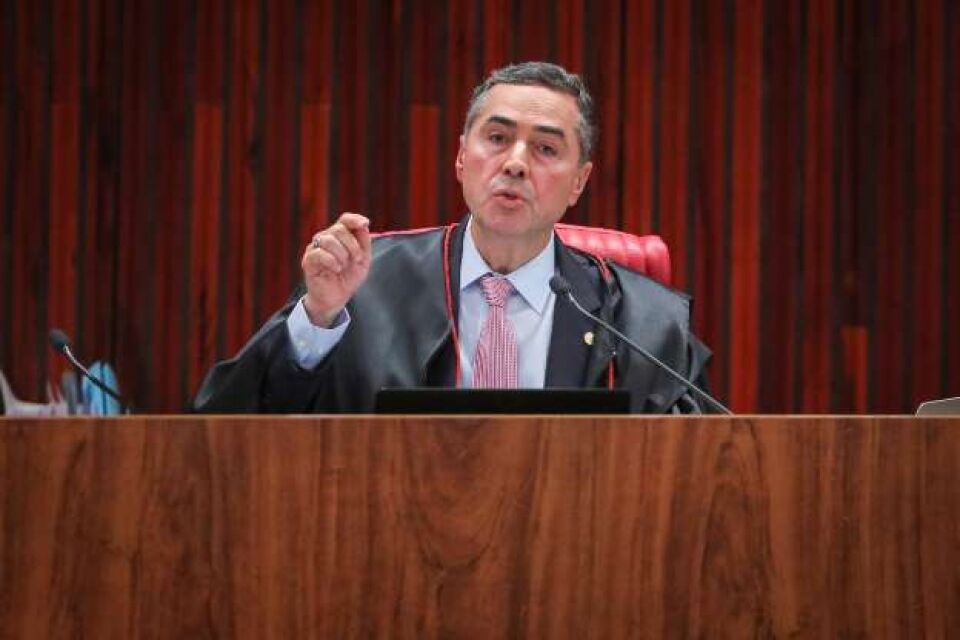 Barroso proíbe PT de apresentar Lula como candidato na propaganda eleitoral