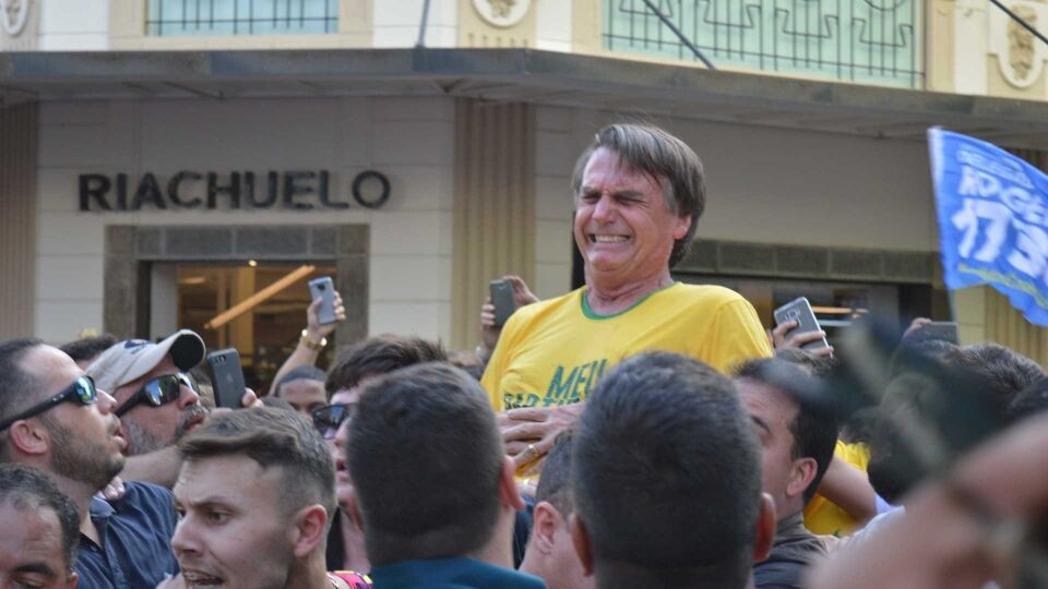 Magno Malta publica foto de cicatriz de Bolsonaro: 'Isso é mentira?'