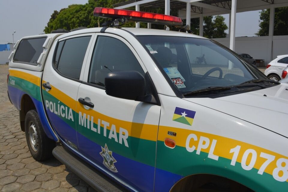 Suspeitos ameaçam fazer 'roleta russa' com família durante assalto em Monte Negro