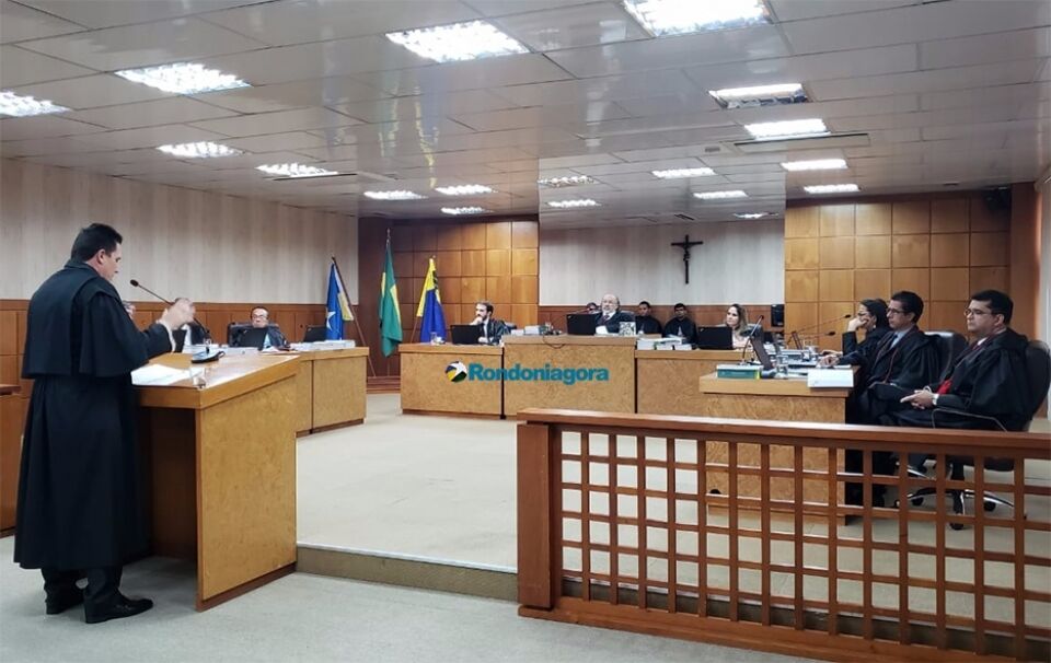 Acir Gurgacz é inelegível e deve parar campanha imediatamente