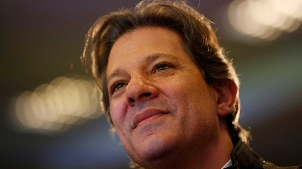 Com aval de Lula, Haddad é oficializado candidato ao Planalto pelo PT
