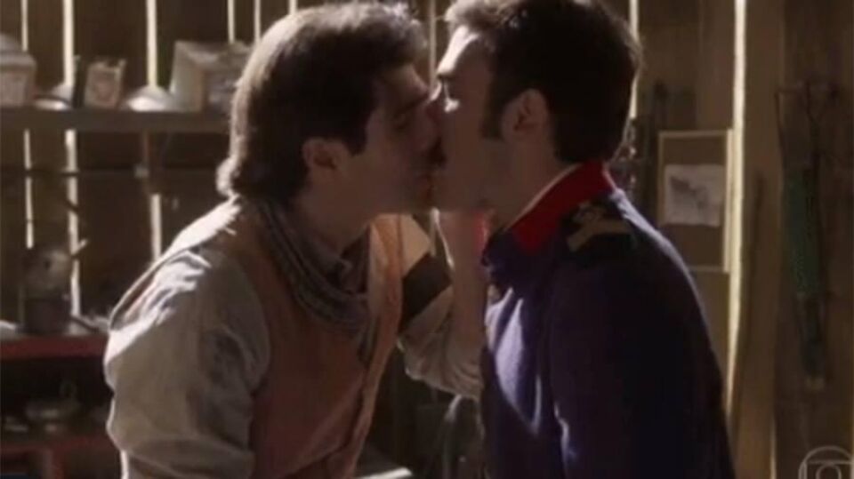 Globo exibe primeiro beijo gay em novela das 18h