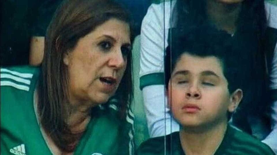 Mãe conta como é ser os olhos do palmeirense que comoveu o mundo