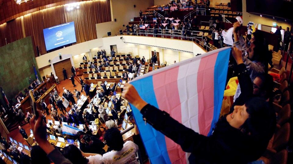 Mudança de gênero em documentos é aprovada no Chile