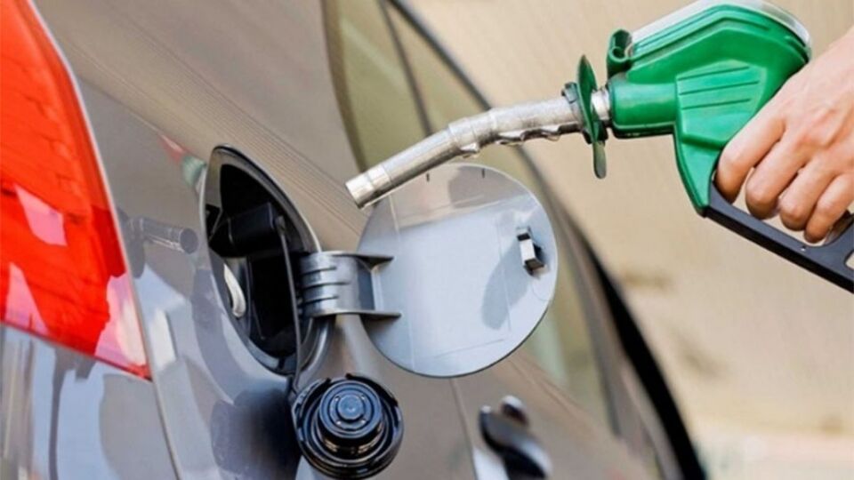 Preço da gasolina nas refinarias da Petrobras sobe para R$ 2,2294