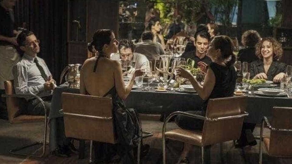 Filme 'O Banquete' é vasta lavação de roupa suja entre comensais