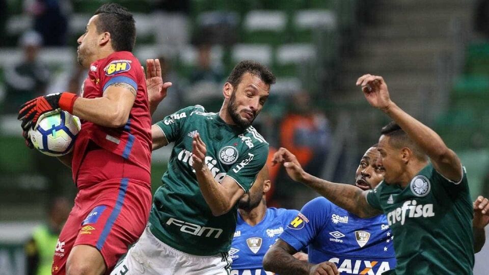Palmeirenses reclamam de gol anulado no jogo contra o Cruzeiro