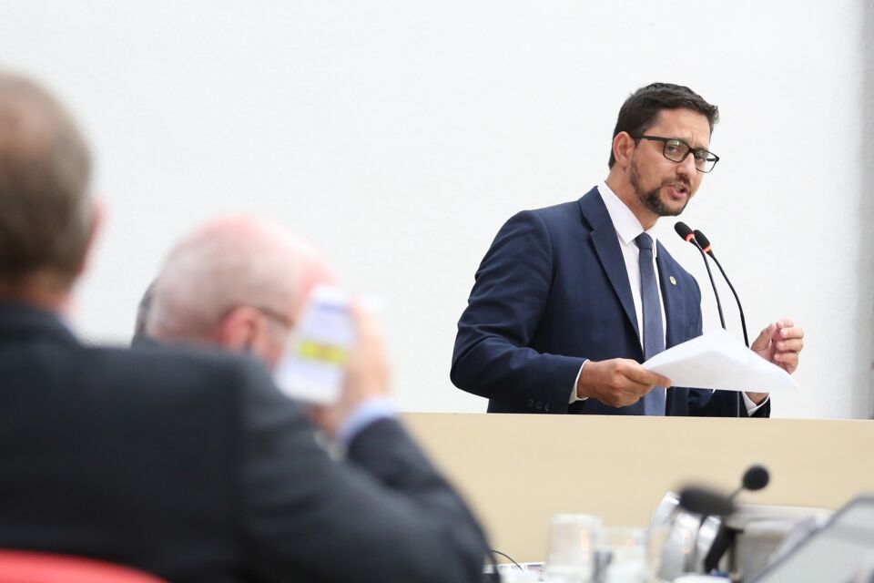 ALE aprova obrigatoriedade de ensino da Língua Espanhola na grade do Ensino Médio