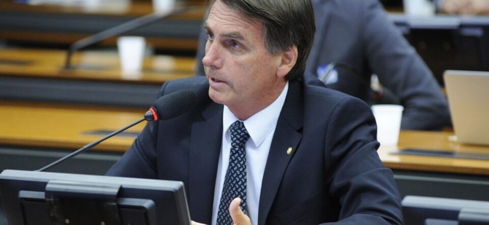 "Não precisa de Constituinte", diz o general vice de Bolsonaro, colocando mais lenha na fogueira