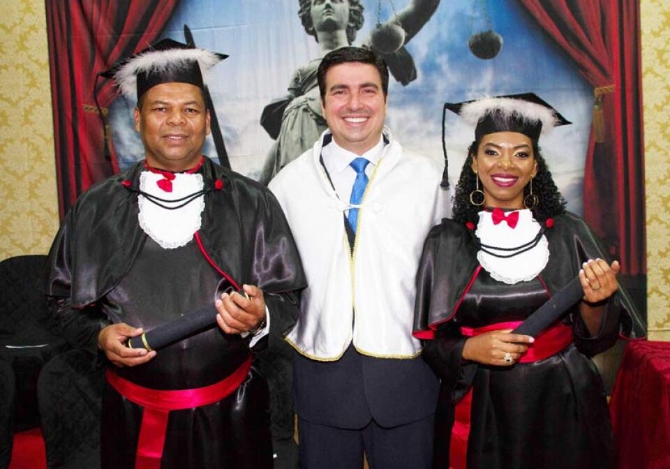 Pai da roça se forma e passa com a filha no exame da OAB