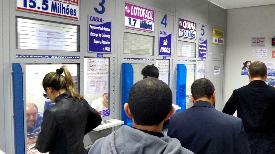 Prêmio da Lotofácil é dividido por 14 apostadores