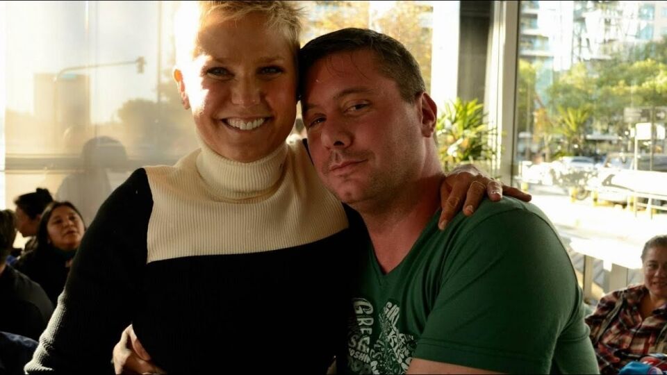 FÃ DE XUXA PASSA MAL E MORRE APÓS ENCONTRÁ-LA EM AEROPORTO