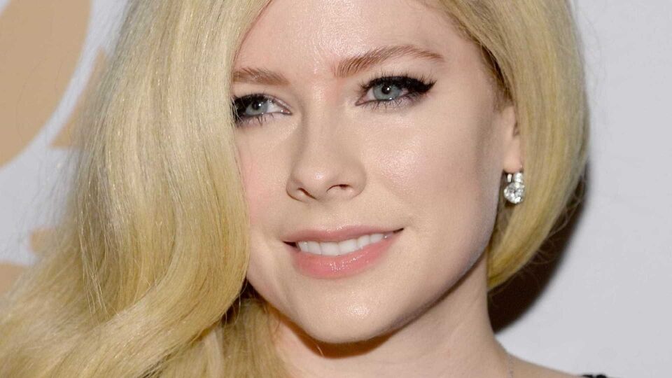Avril Lavigne lança nova música após cinco anos de pausa na carreira