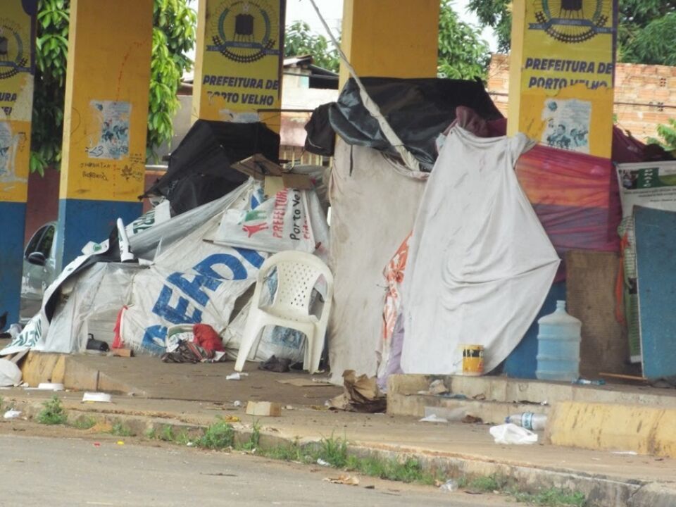 COMERCIANTES EXIGEM INTERVENÇÃO DA PREFEITURA PARA ACABAR COM CRACOLÂNDIA NO TERMINAL DE INTEGRAÇÃO DE ÔNIBUS