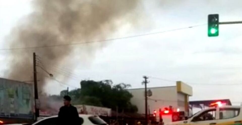 QUEDA DE RAIO: Residência e loja de coronel da PM são destruídas por incêndio